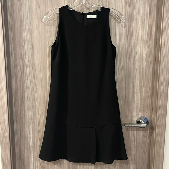 Aritzia Dresses & Skirts - Aritzia Babaton Arsha Dress little black dress mini a line SIZE 00